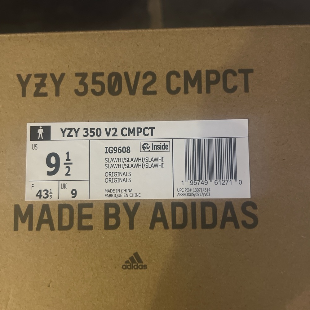 YEEZY - Picture 4 of 5